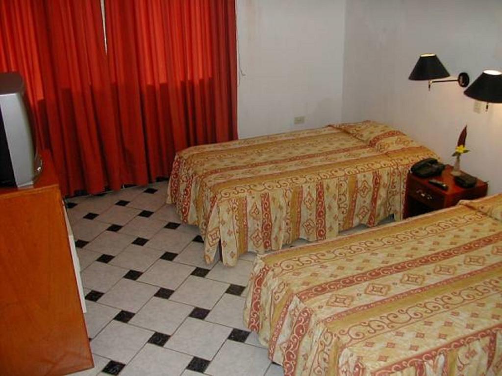 Hotel Don Carlos Puerto Maldonado Bagian luar foto